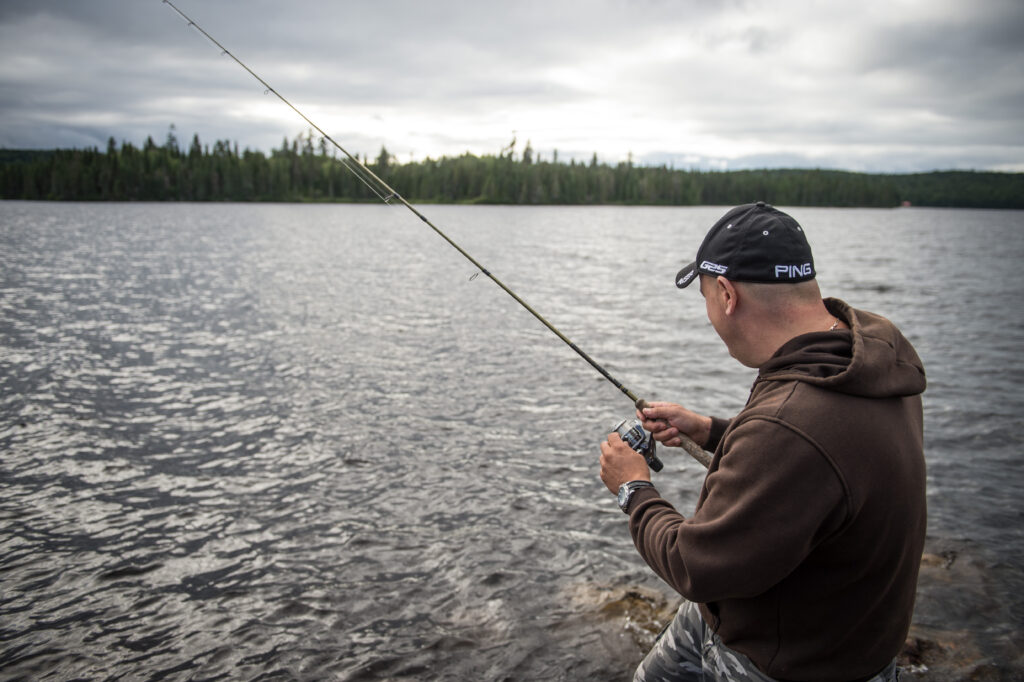 Équipement de pêche à utiliser en pourvoirie.