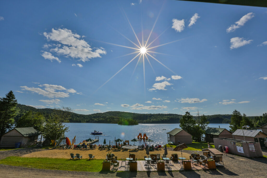 Activités et plages dans les pourvoiries de Lanaudière. Pourvoirie Domaine Bazinet.